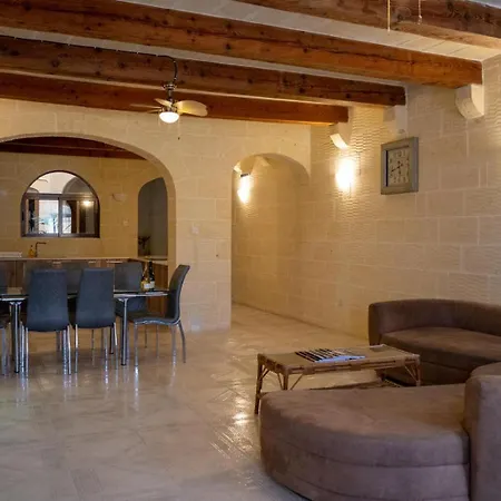 4 Bedroom With Private Pool Case de vacanță