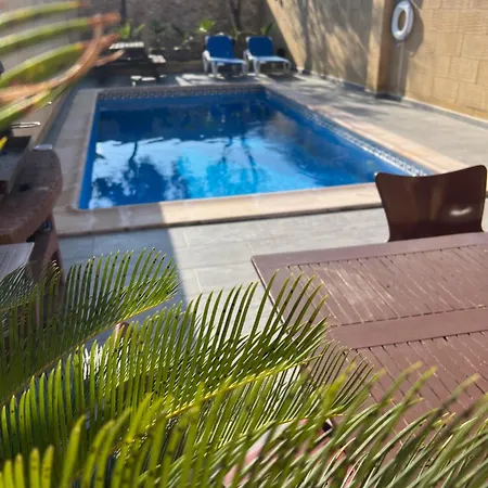 4 Bedroom With Private Pool * Għarb