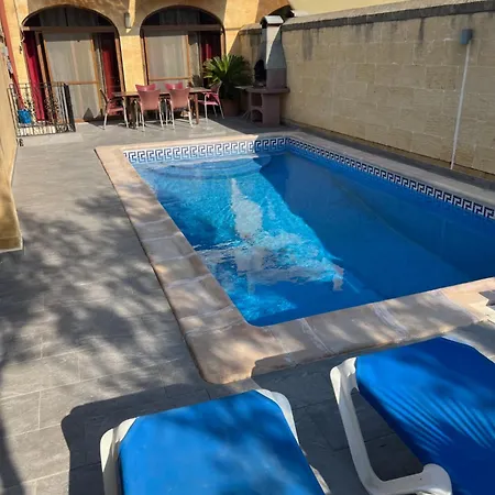 4 Bedroom With Private Pool Case de vacanță